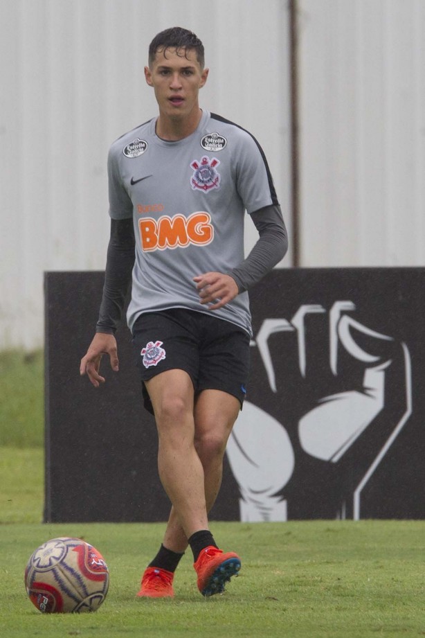 Mateus Vital no treino desta quinta-feira no CT Joaquim Grava
