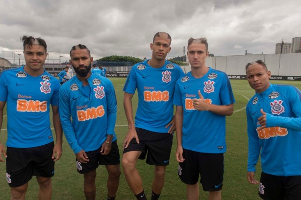 Piton, Roni, Janderson, João Victor e Marquinhos foram batizados