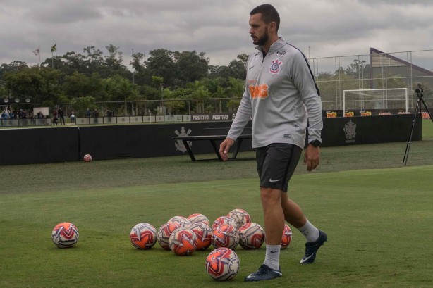 Elenco corinthiano se prepara para jogo contra a Ferroviária
