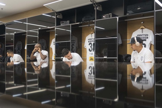 Clayson, Love, Pedro Henrique e Ralf nos vestiários da Arena Corinthians