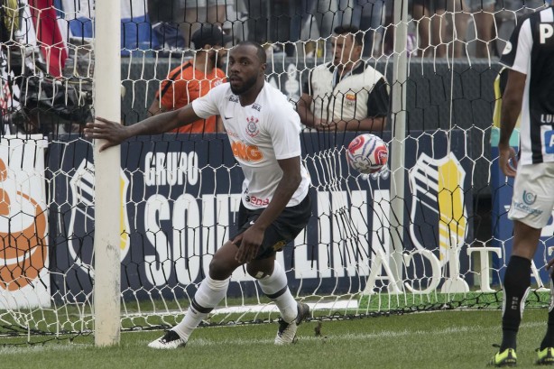 Manoel marcou o primeiro gol do Corinthians contra o Santos