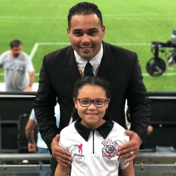 Nadson e a filha Nathaly em jogo do Timão