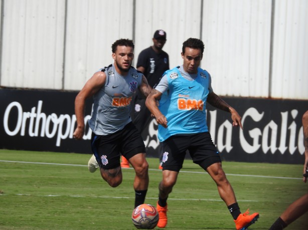 Jadson treinou com bola nesta sexta-feira