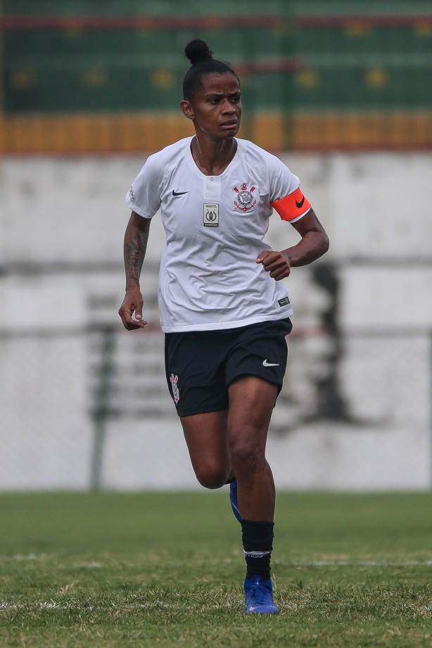 A capitã Grazi no duelo contra a Portuguesa, pelo Campeonato Paulista Feminino