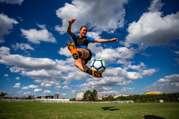 Cacau, do Corinthians Futebol Feminino, no treino nesta quarta-feira