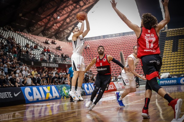 Corinthians e Flamengo pelo NBB