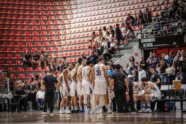 Corinthians no jogo contra o Flamengo, pelas quartas de final do NBB