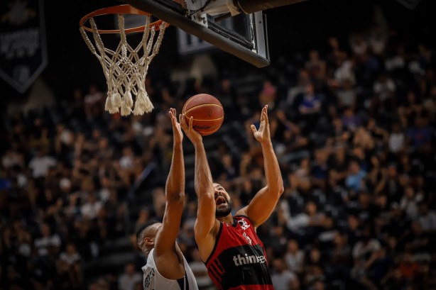 Embate entre Corinthians e Flamengo terminou com vantagem para elas, pelo NBB