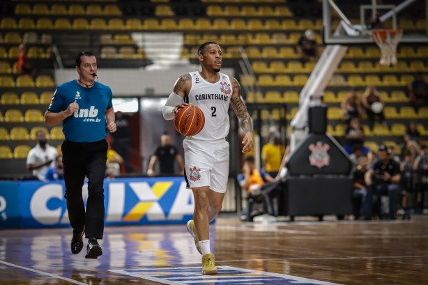 Fuller na derrota para o Flamengo, no Ginásio Wlamir Marques, pelo NBB