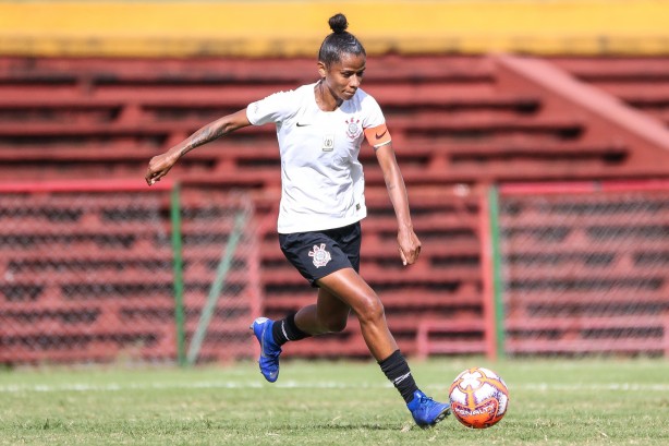 Grazi durante jogo contra a Portuguesa, pelo Campeonato Paulista Feminino
