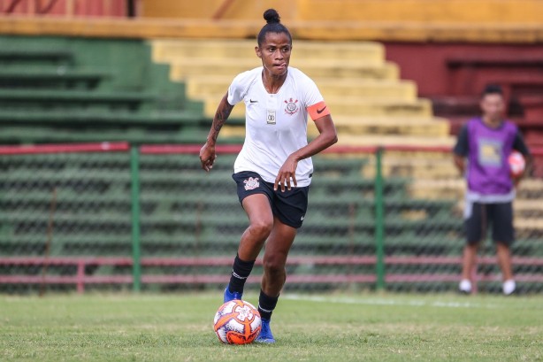 Grazi foi a capitã do Corinthians na goleada contra a Portuguesa, pelo Campeonato Paulista Feminino