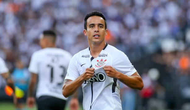 Jadson é peça fundamental do esquema tático corinthiano nos últimos anos