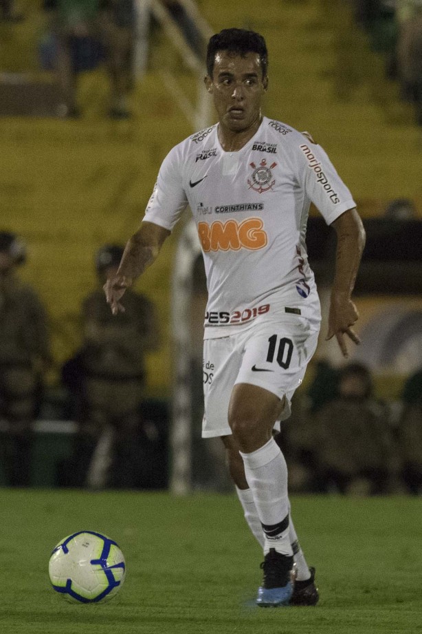 Jadson no duelo contra a Chapecoense, pela Copa do Brasil, na Arena Condá