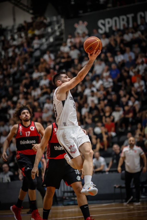 Parodi no jogo contra o Flamengo, pelo NBB, no Ginásio Wlamir Marques