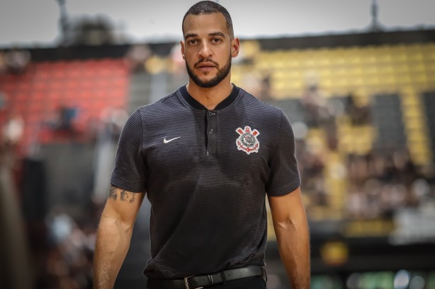 Treinador Bruno Savignani, no Ginásio Wlamir Marques, pelo NBB contra o Flamengo
