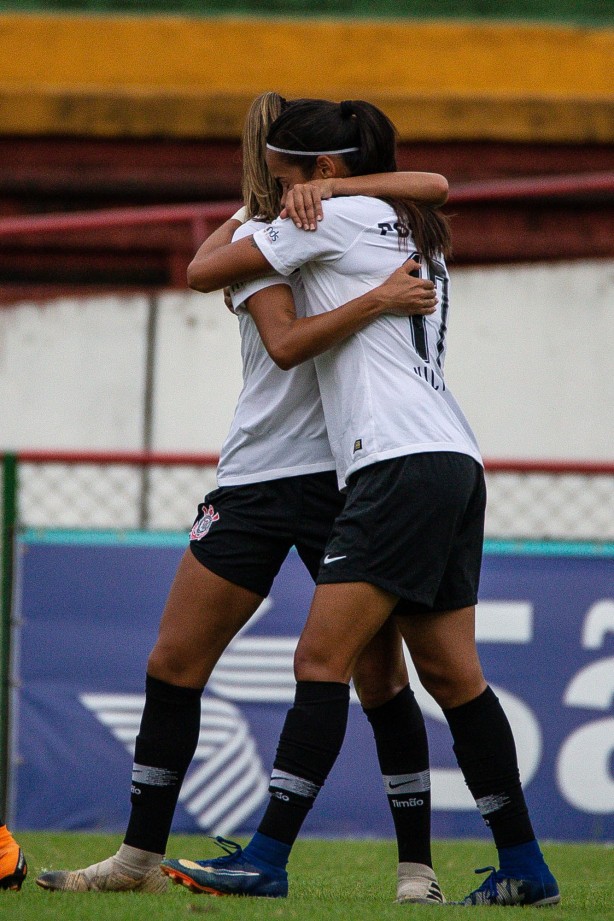 Victória marca gol contra a Portuguesa