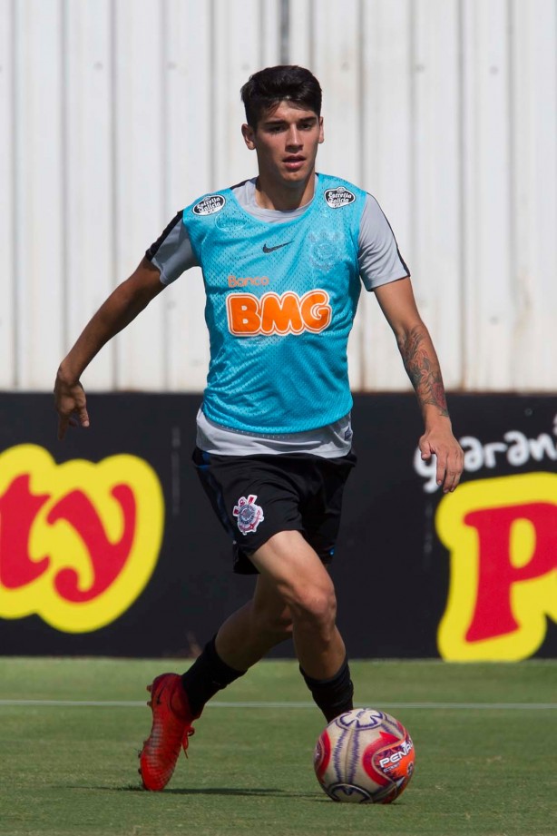 Ángelo Araos no treino desta manhã no CT Joaquim Grava