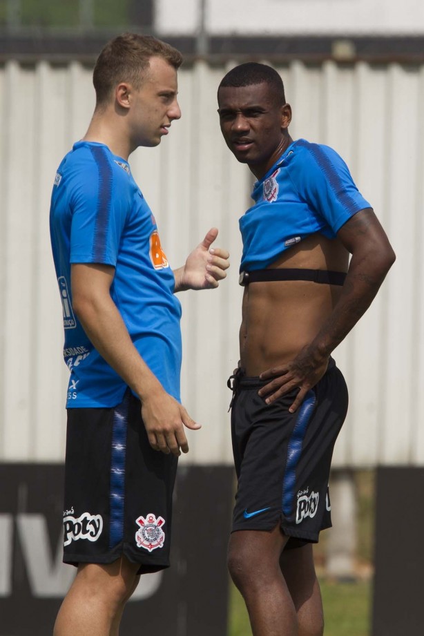 Carlos Augusto e Marllon treinam para enfrentar o Santos pela semifinal do Paulistão 2019