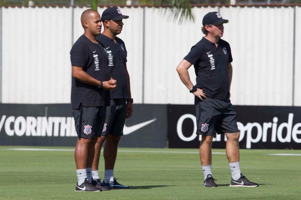 Comissão técnica no treino de hoje no CT