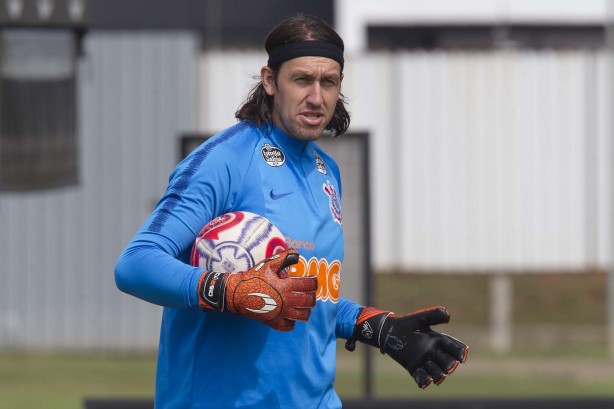 Goleiro Cássio no treinamento de hoje no CT Joaquim Grava