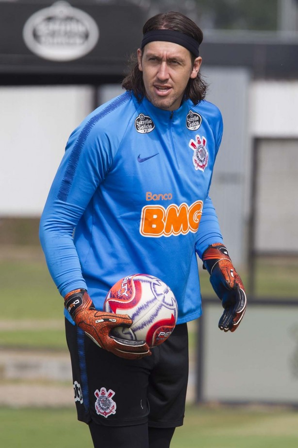 Goleiro Cássio no treino de hoje no CT Joaquim Grava