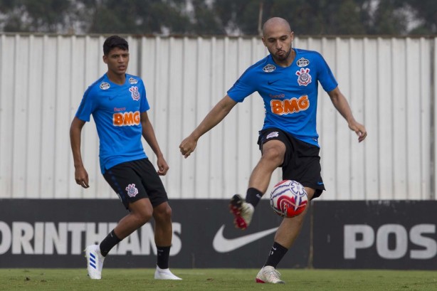 Régis no treinamento de hoje no CT Joaquim Grava