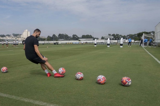 Teve treino no CT Joaquim Grava