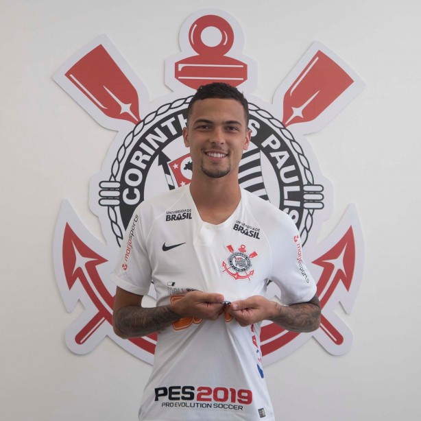 Thiaguinho renova com o Corinthians e já traja o manto