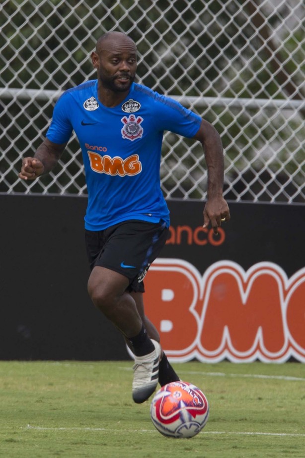 Vagner Love no treinamento de hoje no CT Joaquim Grava