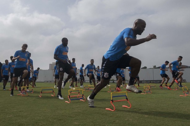 Vagner Love no treino preparatório para eliminatória do Paulista contra o Santos