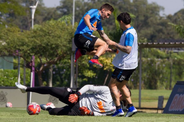 Boselli e Fagner no treino desta sexta-feira da Paixão no CT Joaquim Grava
