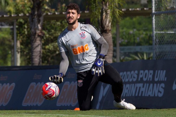 Caíque França no treino desta sexta-feira da Paixão no CT