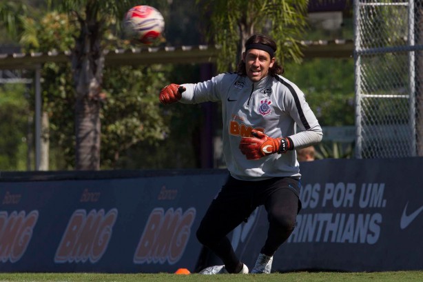 Carille observa Avelar no treino desta sexta-feira da Paixão no CT Joaquim Grava