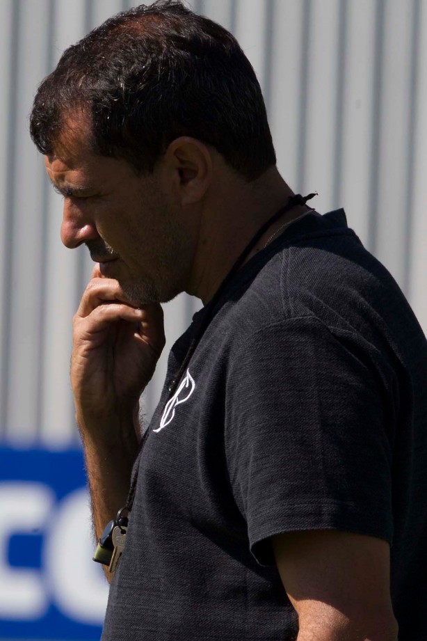 Fábio Carille no treino deste sábado de aleluia no CT Joaquim Grava