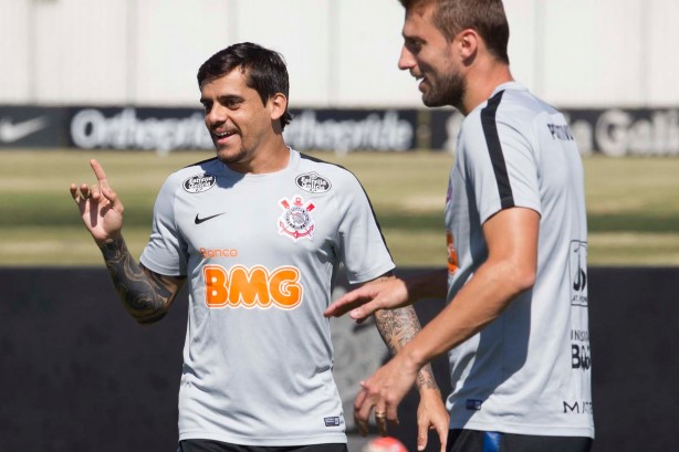 Fagner e Henrique no treino deste sábado de aleluia no CT Joaquim Grava
