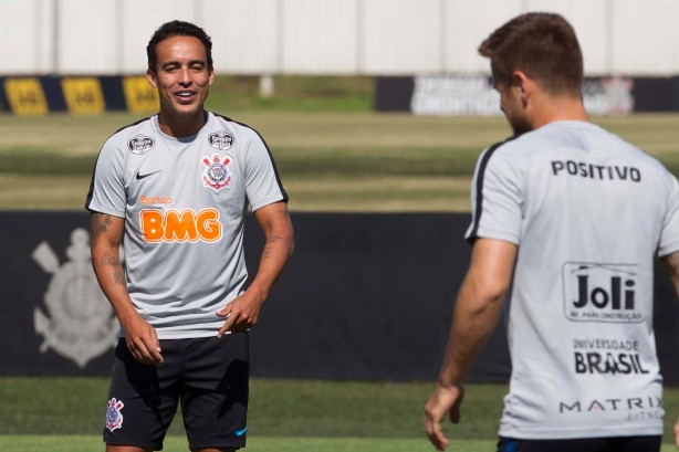 Jadson no treino deste sábado de aleluia no CT Joaquim Grava