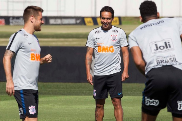 Ramiro e Jadson no treino deste sábado de aleluia no CT Joaquim Grava