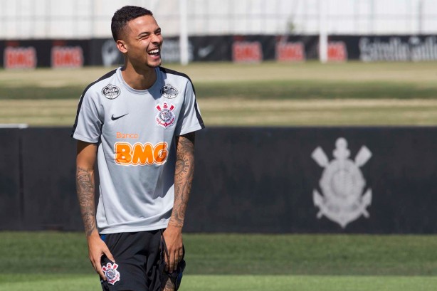 Thiaguinho no treino deste sábado de aleluia no CT Joaquim Grava