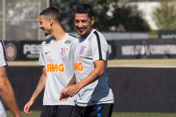 Thiaguinho no treino deste sábado de aleluia no CT Joaquim Grava