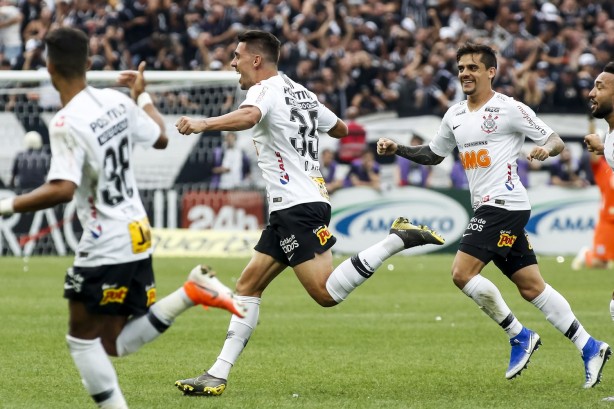 Danilo Avelar marcou o primeiro gol contra o São Paulo, pela final do Paulistão 2019