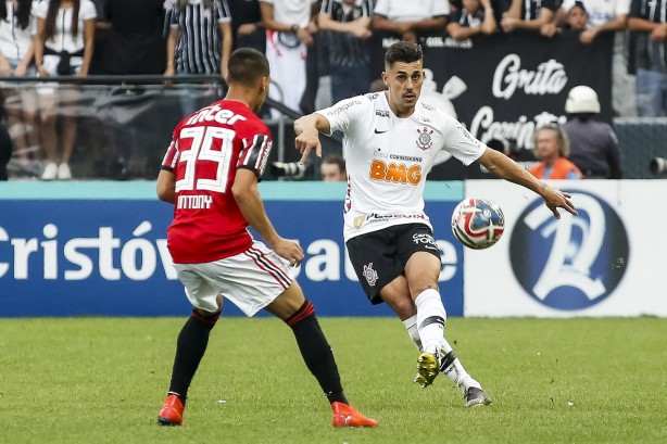 Danilo Avelar no jogo contra o São Paulo, pela final do Campeonato Paulista 2019