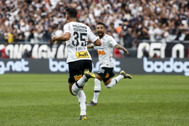 O lateral Danilo Avelar marcou o primeiro gol contra o São Paulo, pela final do Paulistão 2019