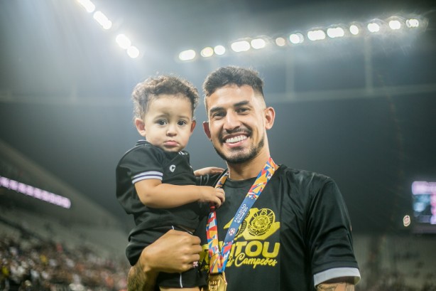 Pedro Henrique durante comemoração do título de Campeão Paulista 2019