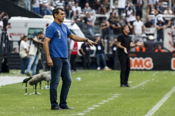 Treinador Fábio Carille durante jogo contra o São Paulo, pela final do Paulistão