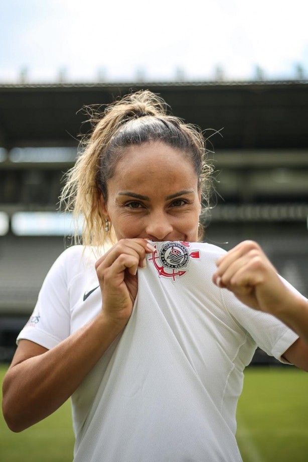 Corinthians anuncia a contratação de Mônica para o futebol feminino