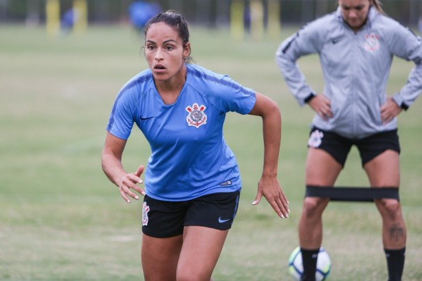Mônica Hickmann é a nova zagueira do Corinthians e já treina no CT