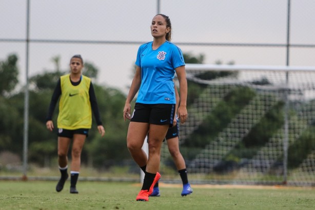 Olha ela aí! Mônica Hickmann já treina no CT pelo Corinthians Futebol Feminino