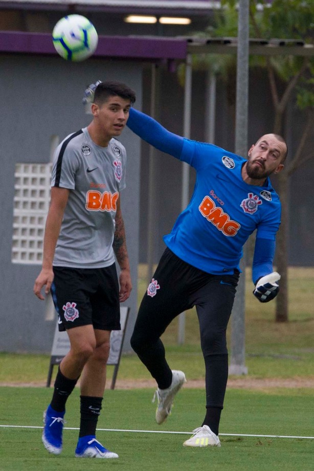 Araos e Walter no último treino antes do duelo contra a Chapecoense