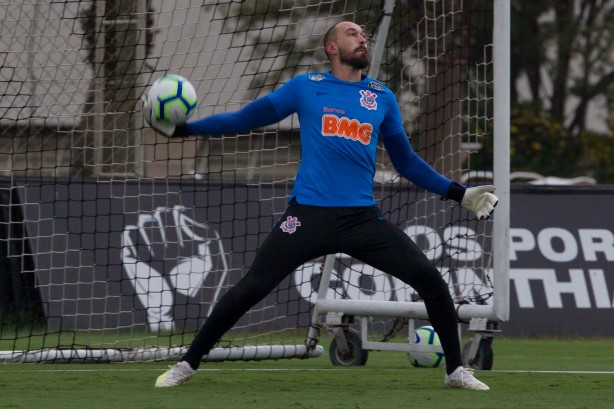 Goleiro Walter no último treino do Corinthians antes do jogo contra a Chapecoense