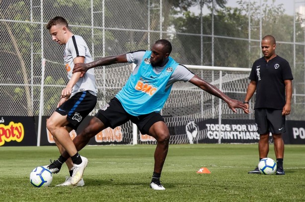 Carlos e Manoel no treino desta sexta-feira no CT Joaquim Grava